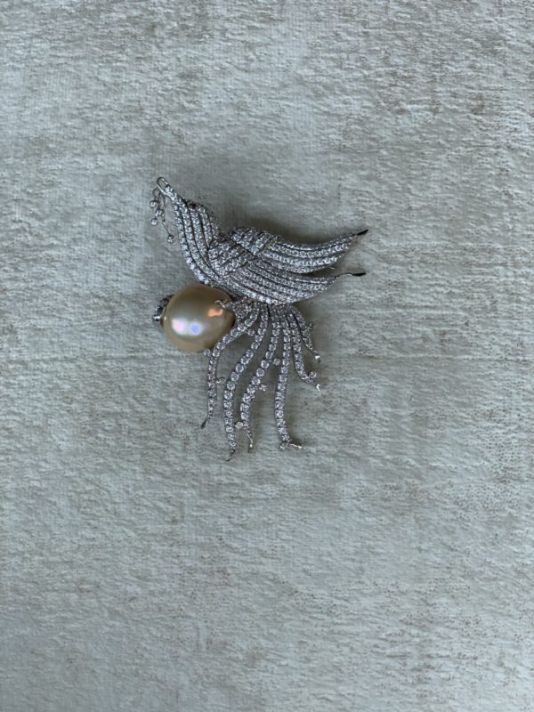 Little Bird with Peach Pearl 72,500