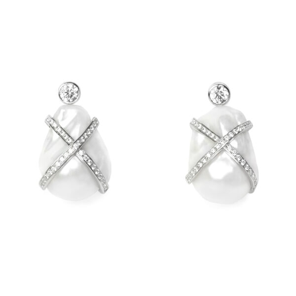 Signature X Girl with a Pearl Earrings