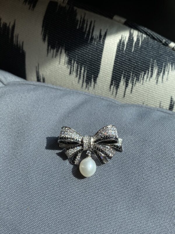 B&W Ribbon Brooch with Removable Pearl