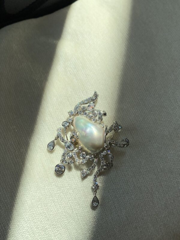 Little Vintage Art  Brooch/Pendant